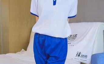 BoBoSocks袜啵啵 – 壁纸上的果冻，有白色脏棉袜的陪伴，是不是画面很滑稽？