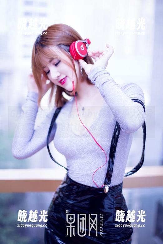 GIRLT果团网 - 甜Abby在制服中大放异彩，高清照片让人想多赏几眼。