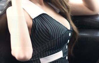 GIRLT果团网 – 裸足行走：一张图片的温度与陈迪娅的每一个细节
