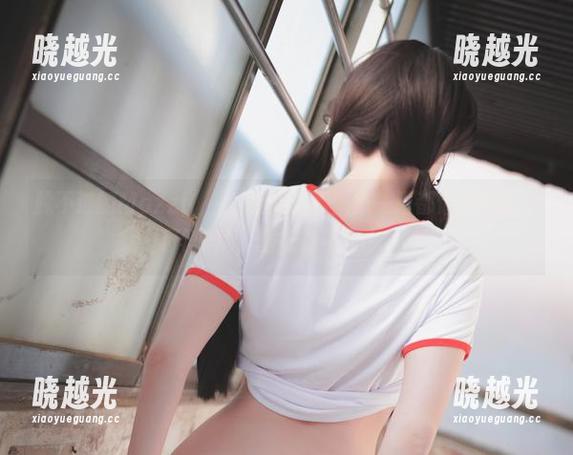 躲不过的Mozzi(모찌)校服写真：每一张都像是白板上打碎的梦，壁纸般贴在心上。