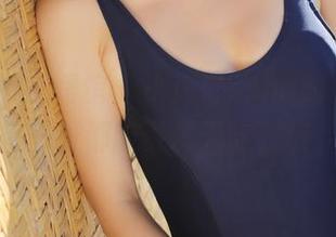MyGirl美媛馆 – 小海臀rena的JK高清图集，每一张都能引发无数联想，嘿嘿。