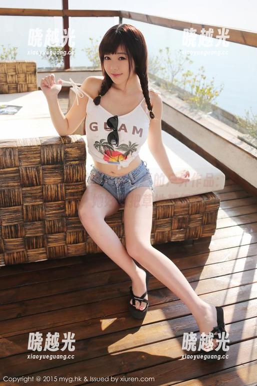 MyGirl美媛馆-李七喜 MyGirl美媛馆 - 李七喜的户外作品:和大地对话,她好像把草地都征服了?