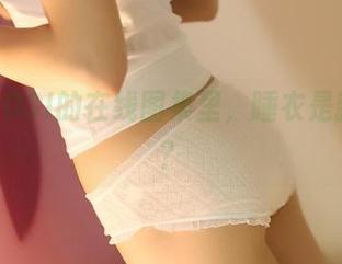 听说ROSI的在线图集里，睡衣是新妆容？