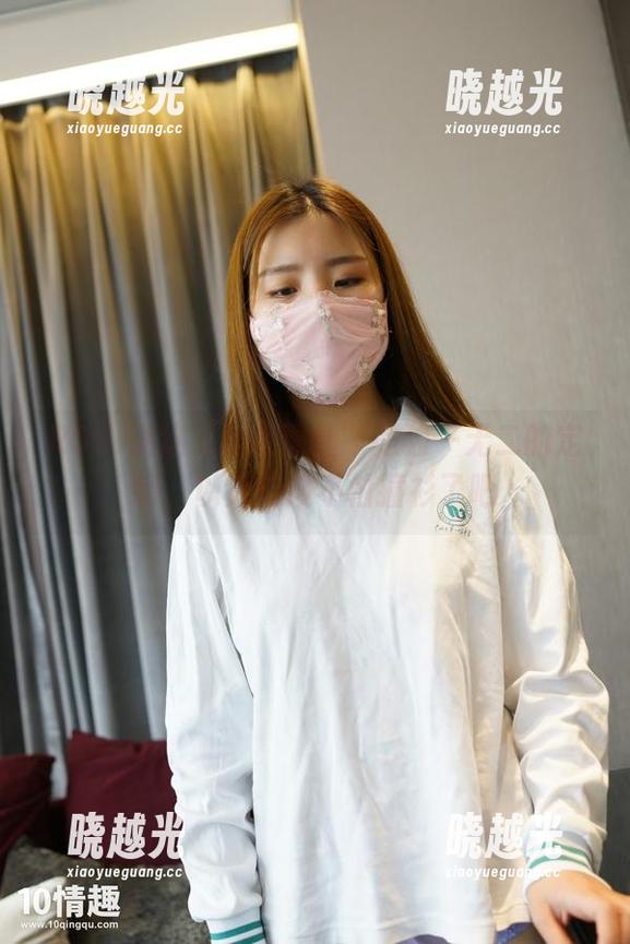 ROSI口罩 ROSI说这“黑色蕾丝”是独一无二的定制,以后应该不怕撞衫了吧