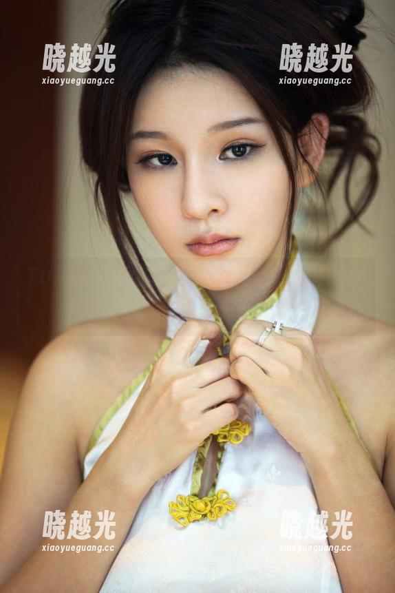 TuiGirl推女郎 - 王依萌带你海边散步，下载图片，沙滩也想上这架子！