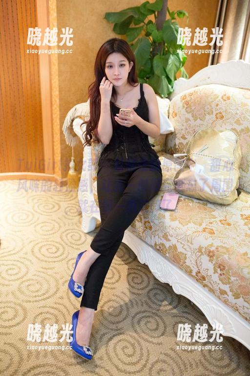 TuiGirl推女郎 - 赵惟依的原图中，甜心风味的轻盈感，让我一时间完全忘了周围，就在那一角沉醉了。