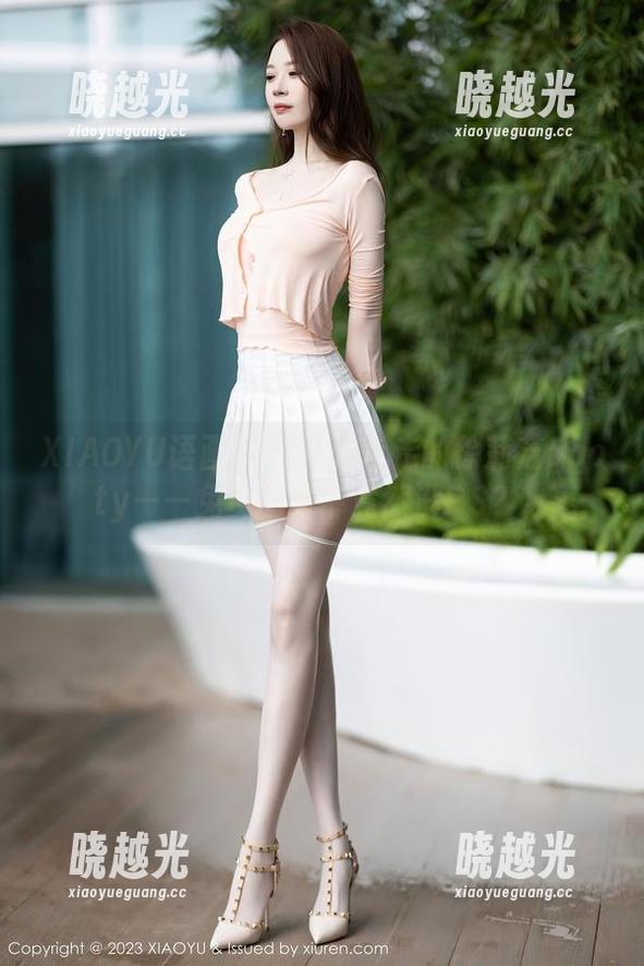 XIAOYU语画界-徐莉芝Booty XIAOYU语画界 - 户外行走的徐莉芝Booty——免费图集中竟然没PS?!