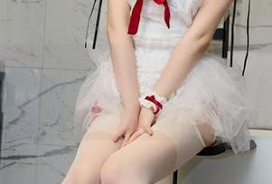 Xiuren秀人网 – 小探戈的毛衣合集：说好的“只穿一件”呢？结果变盘子了！
