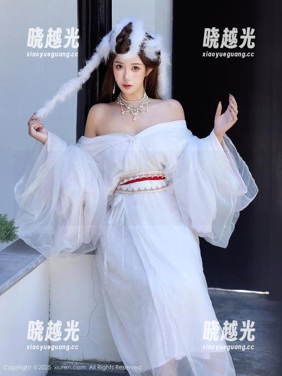 Xiuren秀人网 - 艾栗栗栗栗栗栗吖的职业装在线，带你看职场不止是拼搏，还有眼花缭乱的华丽。