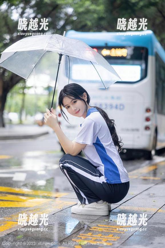 Xiuren秀人网 - 穿那条白裙的邹晶晶女王，图片里随性又微妙，像是在挑战我是否能看出点儿不同。