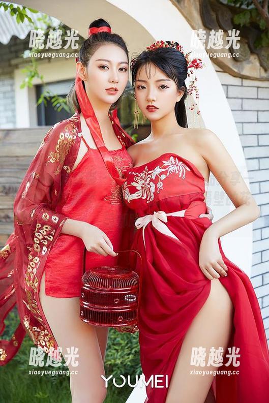 YouMi尤蜜荟-文静儿 YouMi尤蜜荟 - 文静儿的女王作品分享——小心这猫步,走错了就可能把隔壁的花坛都踩翻!