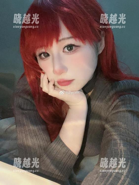Zyra秋 户外写真里有Zyra秋的身影,像是在打破常规,顺便提醒大家穿暖点