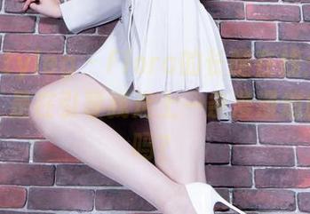beautyleg – Flora的长腿在线：看这姿态，是在引导我走上一条漫漫追腿之路吗？