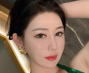 微密圈 – 不爱笑的赛琳的白色画面，图库分享让我觉得自己全身都是滤镜