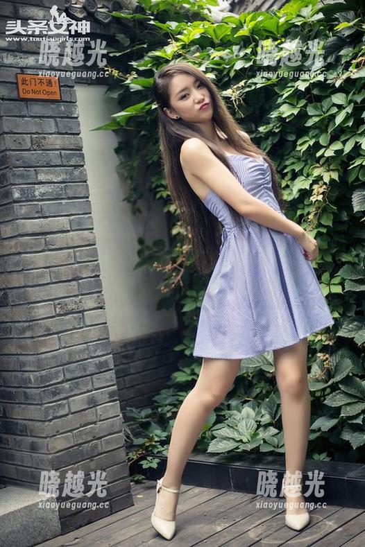 头条女神 - 艾小青在图包中完美展现，运动装备新潮流？