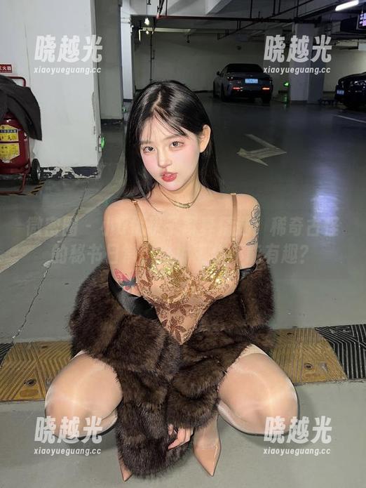 微密圈 - 小u优优子写真精选：稀奇古怪的秘书日常，谁说工作不能有趣？