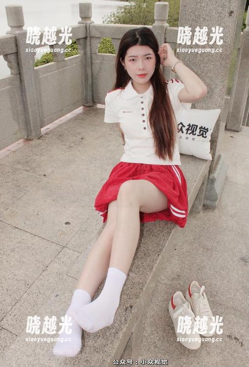 小众视觉-小薯条 小众视觉 - 一回眸,小薯条的最新图册,美腿撩人!