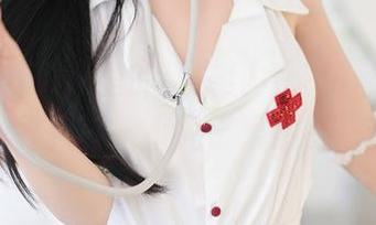 尤蜜荟 – 原图里的那条红裙，仿佛在偷偷和我打招呼，小尤奈果然有一套。