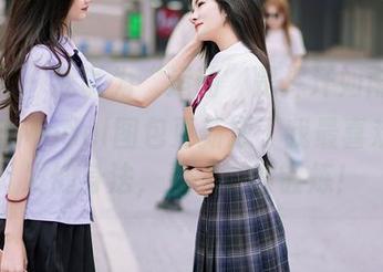 尤蜜荟 – 我以为“运动”是挥汗如雨，结果葛征Model图包更新成了我最喜欢的沙发健身法，灵魂在做锻炼！