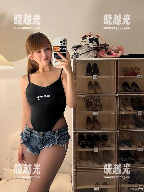微密圈 - 作品中的丝袜，张思允巧妙地用光线打磨，眼前一亮。