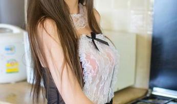 推女神 – 施忆佳Kitty酱的户外花式私拍，图片带你领略不一样的风景线！