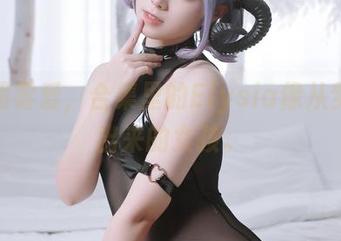 观看朝雾爱，合集里的Elysia像从梦里走出来的女孩。