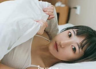 果团网 – 爱丽莎LISA和她的白衬衫：随便拍照间难掩的灵动气息