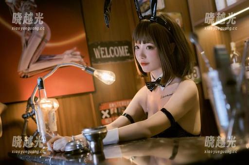图片中的桃良阿宅：白衬衫与怎样的咖啡搭配最到位？