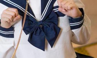 免费游泳课：怎么让桜井宁宁的泳衣更动人？