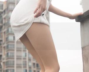梦丝女神 – 白衬衫的日常：雪馨在豆腐块里转圈圈