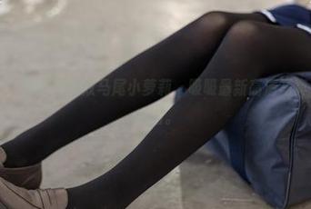 森萝财团 – 穿旗袍的双马尾小萝莉，吸吸最新高清写真，不疯不成活。
