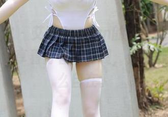 模范学院 – 艾莉Evelyn的牛仔裤，高清呈现，分享着青春与无畏，你瞧瞧这是多么自在。