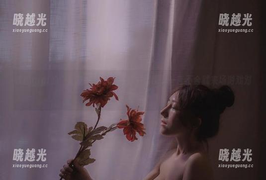 樱晚gigi的“女友系列”在图库中展现，一言不合就来场游戏对决？
