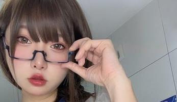全套黑色写真，次屁啦用深邃的眼神藏了啥？