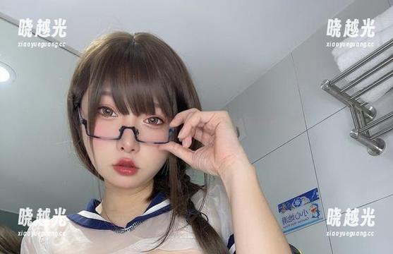 全套黑色写真，次屁啦用深邃的眼神藏了啥？