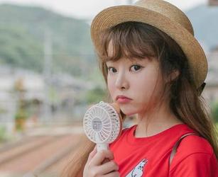 波萝社 – Monkey_小潘鼠的最新美图，连护士服都忍不住想拍个照呢！