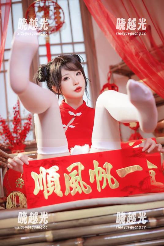 清水由乃的丝袜cos，分享的时候你能不移不开眼吗？