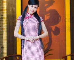 爱蜜社 – 精选图库：张思允Nice的美足，光影斑驳下的俏丽，真的好缠绵…让我想悄悄记录下这一刻。