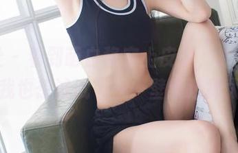 爱蜜社 – 看到萌白酱穿上皮衣，心里竟有种“我也想试试”——壁纸选择太多。