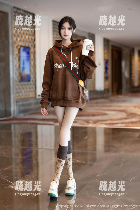 秀人网 - AngelaLee李玲的校服看着也太高清了，这壁纸还是我挺喜欢的那一款！