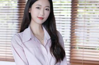 秀人网 – 圣诞合集里的Olivia童安琪——怎样才能把红色和绿色穿出秋裤的即视感