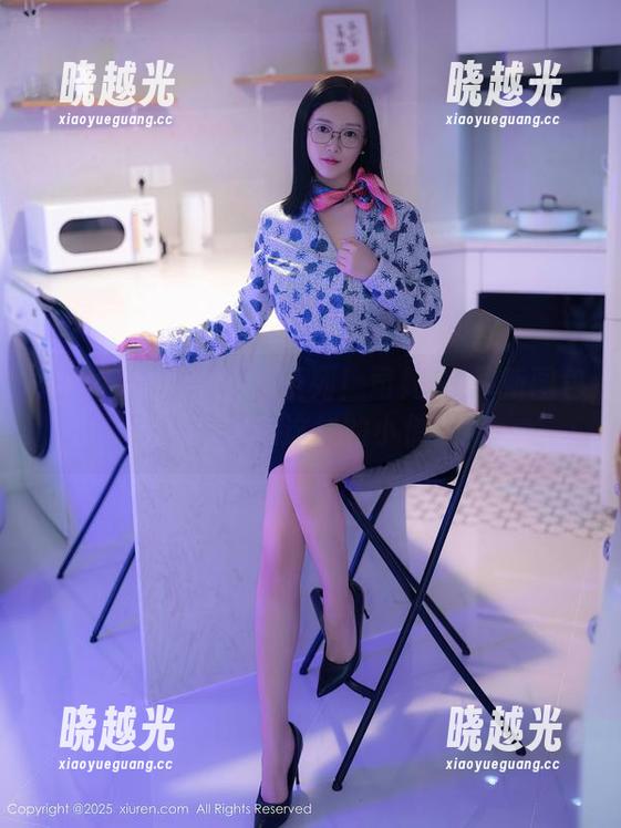 秀人网-司妃SL 秀人网 - 激萌夏日系列!司妃SL最新图包,谁能拒绝这样的小俏皮?