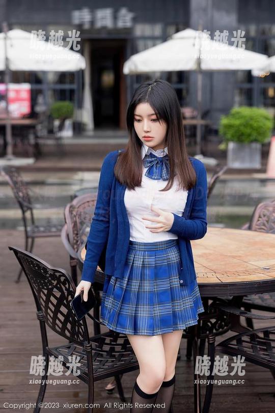 秀人网 - 媃柔rourou的泳池HD：水中风景这边独好，资源丰富来一波！