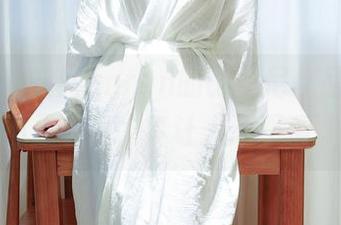 秀人网 – 安然anran的比基尼作品集，要不是出镜，真让人分不清。