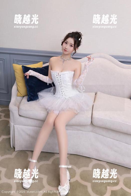 秀人网-拍黄瓜girl 秀人网 - 原图在手,透明感十足,拍黄瓜girl是你没见过的‘清新’!