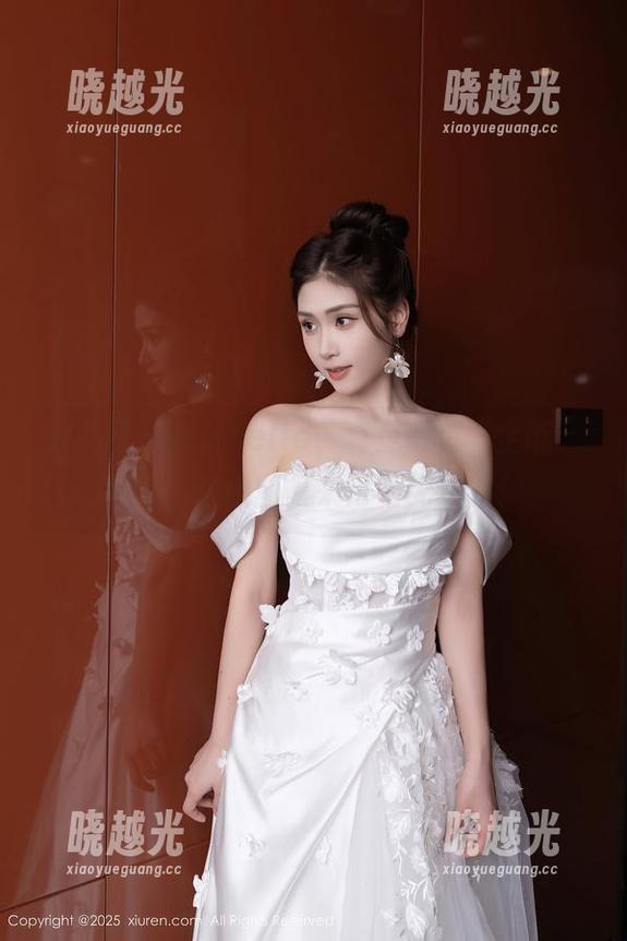 秀人网-果儿celia 秀人网 - 果儿celia,真是一位“全能”秘书,这组图集来得毫无预兆!