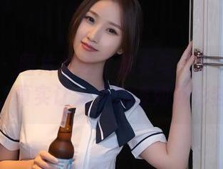 秀人网 – 图片讲述了泳衣与玥儿玥er的化学反应，真实让人不知该如何形容的分享
