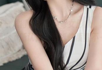秀人网 – 难得看到这种修女形象，陆萱雅原图获取了新认知，壁纸性质蛮不一般的。