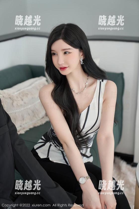 秀人网 - 难得看到这种修女形象，陆萱雅原图获取了新认知，壁纸性质蛮不一般的。