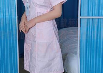 秀人网 – 女仆套图：黄歆苑让你体会一把被围裙包围的安心，怎料今日的你偏偏和沙发握手言欢！